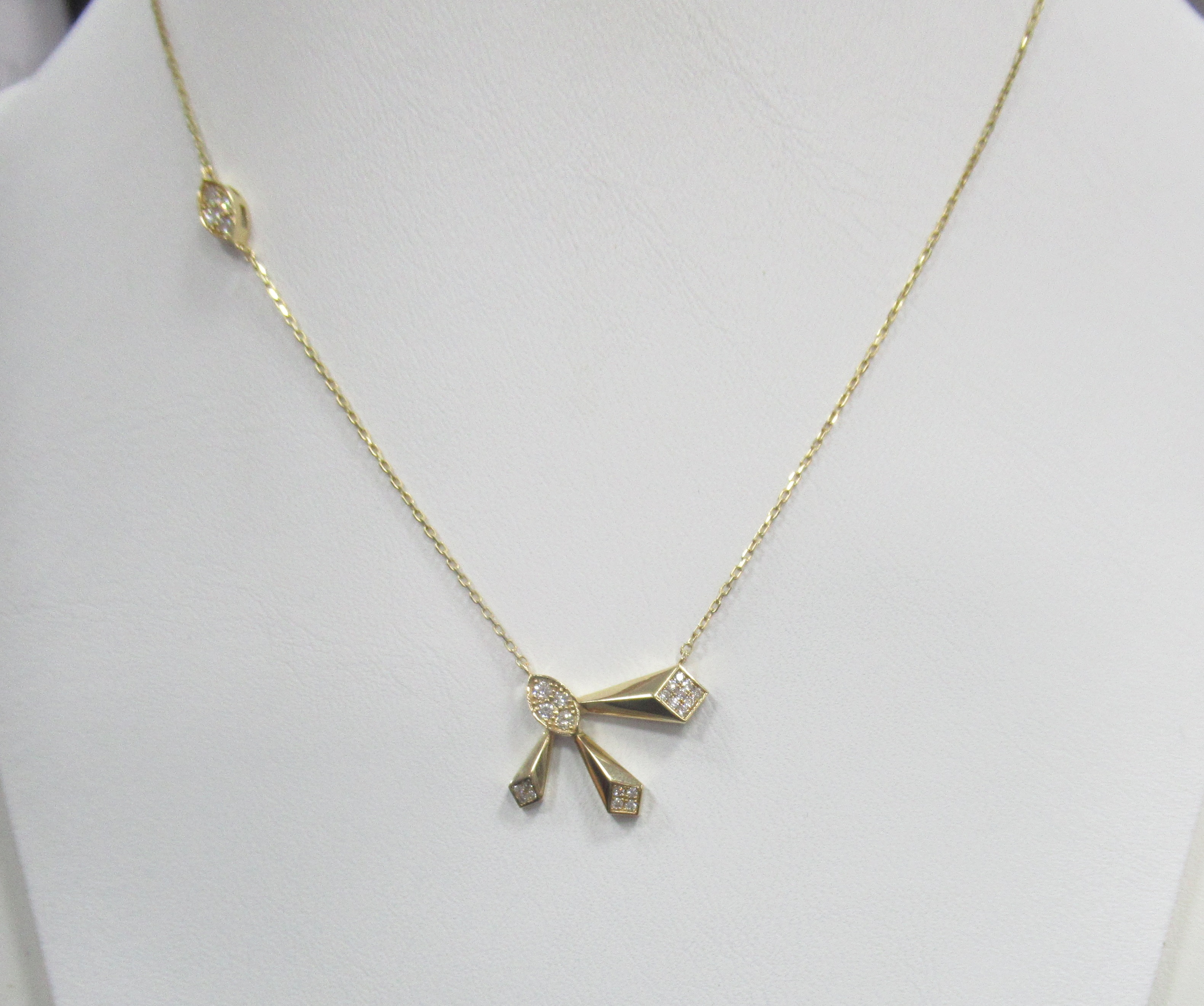 Колье из желтого золота с бриллиантами